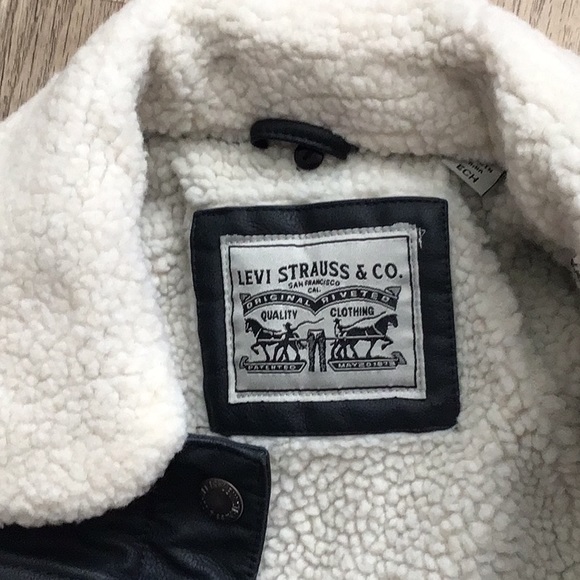 Levi's Women's Sherpa Faux Leather Trucker Jacket🎀 - Picture 8 of 9
